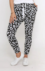 Billie Joggers black leopard